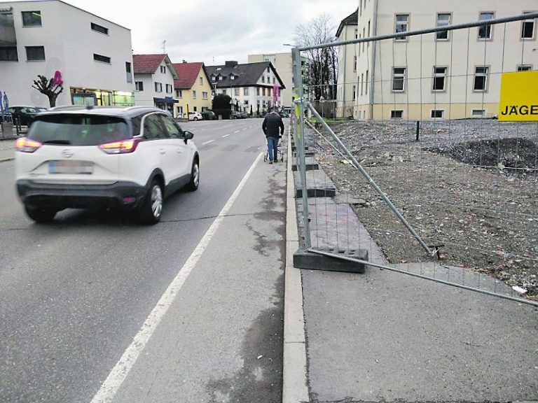 In Haselstauden ist die Verkehrssituation für Fußgänger aktuell angespannt. Auf dem Radstreifen herrscht allerdings ein Gehverbot.<span class="copyright">Grüne Dornbirn</span>