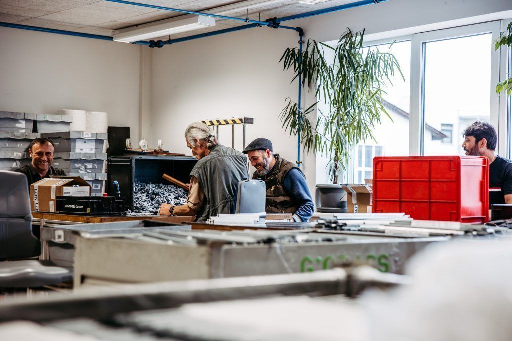 Menschen mit Einschränkungen im Fokus des AMS