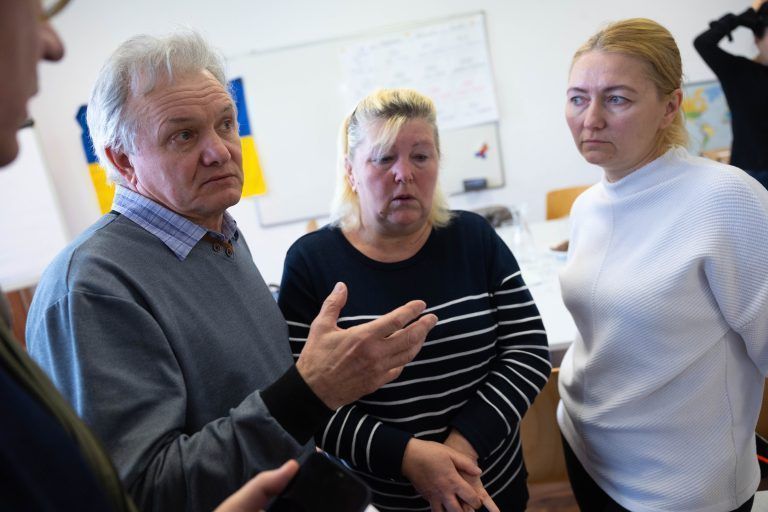 Viktor und Nadiia Piddubnyy (beide 64) mit Tochter Viktoria (39). EIne weitere Tochter und der Sohn sind in der Ukraine, letzterer kämpft als Soldat.<span class="copyright">Hartinger</span>