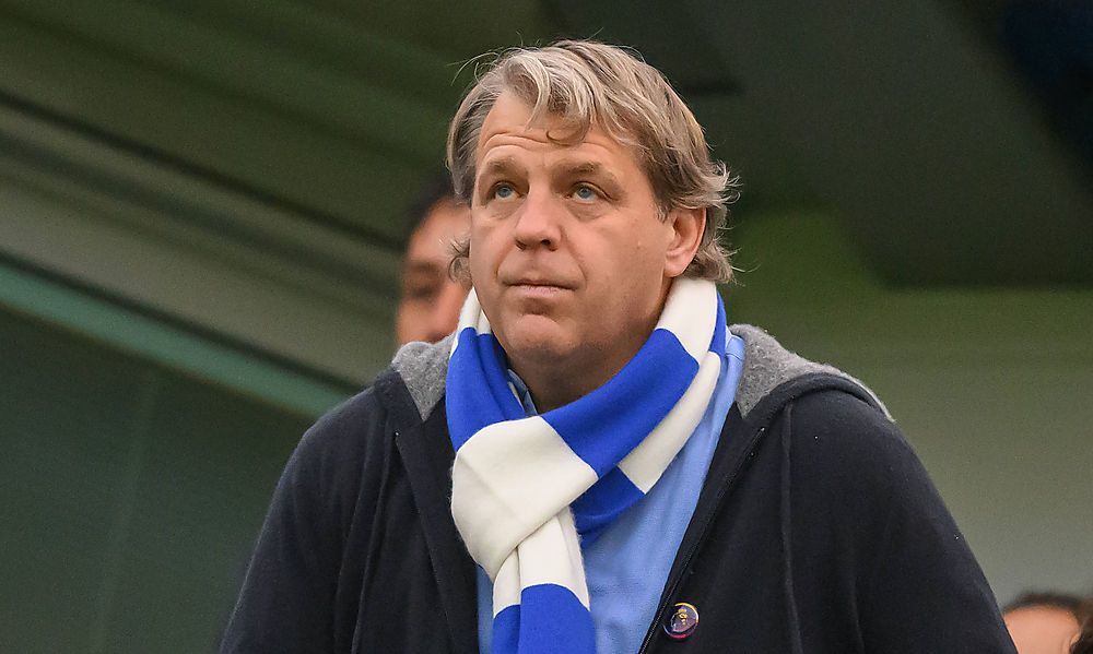 Ein Milliardär prüft UEFA auf Herz und Nieren