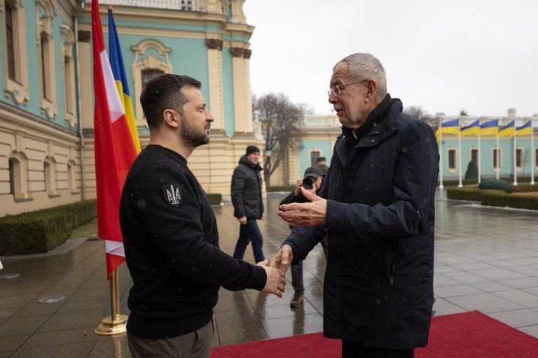 Zu Beginn des Jahres besuchte Bundespräsident Alexander Van der Bellen den ukrainischen Präsidenten in Kiew. <span class="copyright"> APA/BUNDESHEER/PETER LECHNER</span>