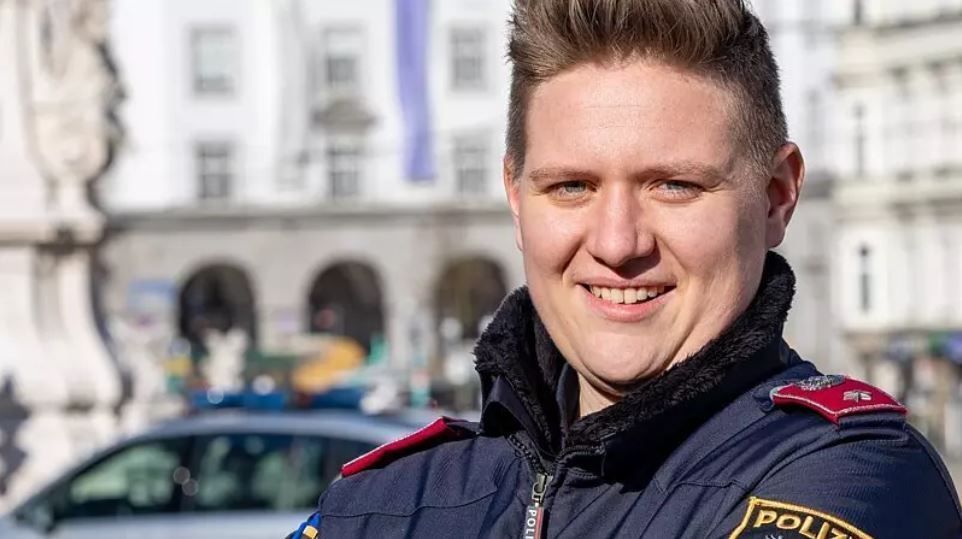 Polizistin rettete Leben und wurde dann für ihr Aussehen verspottet