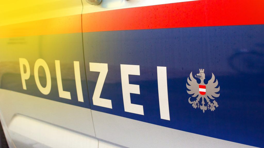 Autolenkerin fuhr auf Polizisten zu