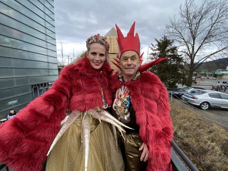 Faschingsumzug in Bregenz 2023: Mit dem Prinzenpaar auf dem Faschingswagen