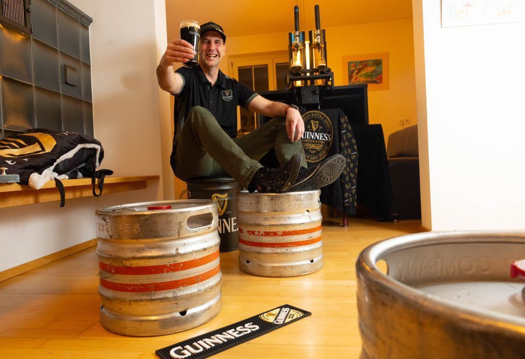 Auf ein perfekt gezapftes Guinness