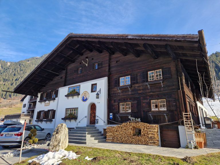 Das denkmalgeschützte Haus von Lukas Tschorfen II in Gaschurn.<span class="copyright">Gerhard Vylet</span>