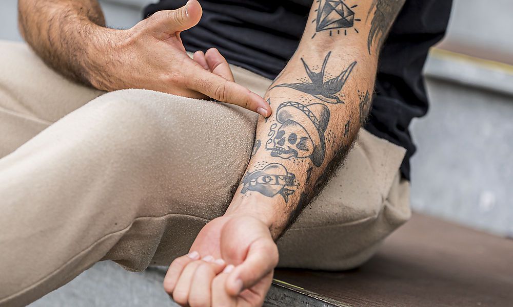 Nun werden auch sichtbare Tattoos bei der Polizei erlaubt