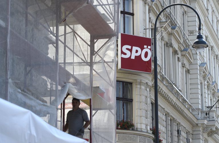 73 Männer und Frauen haben sich für die Führungsrolle in der SPÖ beworben. <span class="copyright">APA/Helmut Fohringer</span>