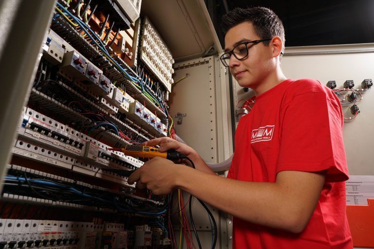 Die Elektriker sind beschäftigt.<span class="copyright">berchtold</span>