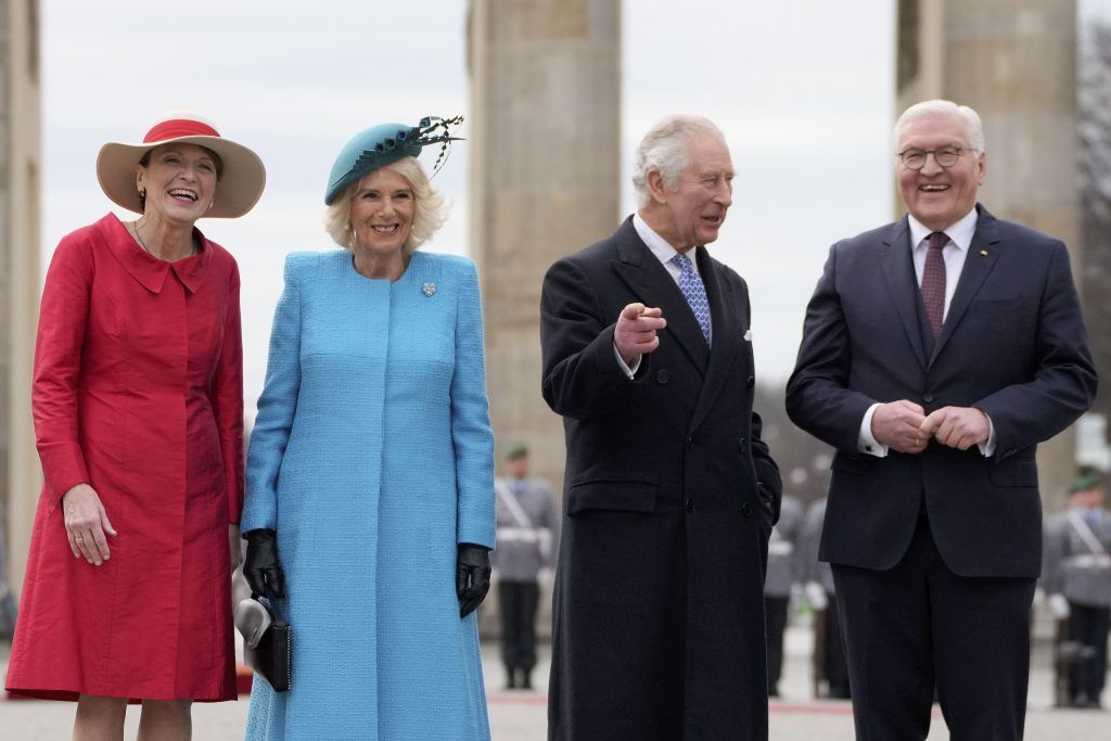 Charles III. und Ehefrau Camilla in Deutschland eingetroffen