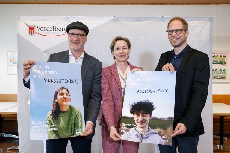 Klaus Müller, Martina Rüscher und Florian Kresser präsentierten die Pflegelehre. <span class="copyright">Land Vorarlberg / Bernd Hofmeister</span>