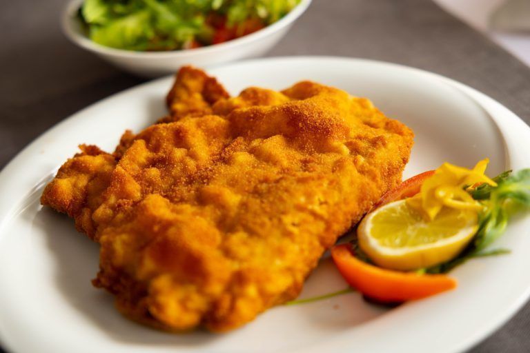 Auch das klassische Schnitzel gibt es hier. <span class="copyright">Klaus Hartinger</span>