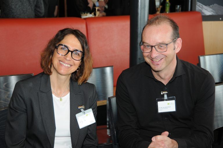Mela Gapp und Roland Ritsch freuten sich über die spannenden Dialoge. <span class="copyright">Jockl Metzger</span>