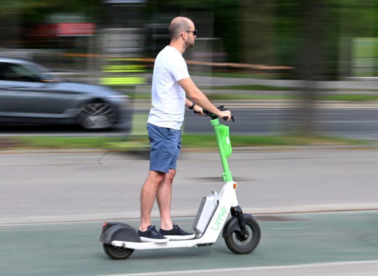 Nicht alle E-Scooter verfügen über ein sogenanntes Batteriemanagementsystem. Es hilft, Brände zu vermeiden.<span class="copyright">apa</span>