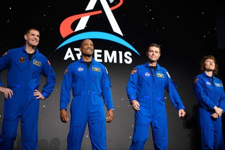Drei US-Amerikaner und ein Kanadier sollen 2024 zum Mond fliegen. <span class="copyright">MARK FELIX/AFP</span>