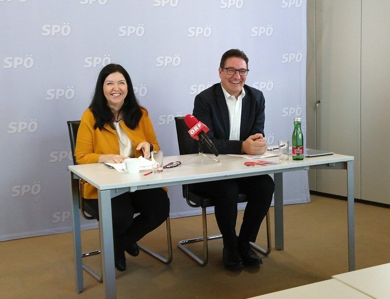 Manuela Auer und Reinhold Einwallner kritisierten die Preiserhöhungen bei Strom und Gas.<span class="copyright"> Kompatscher</span>