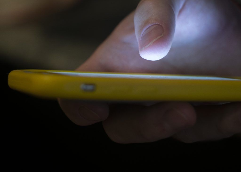 341 Telefonanrufe des jungen Stalkers