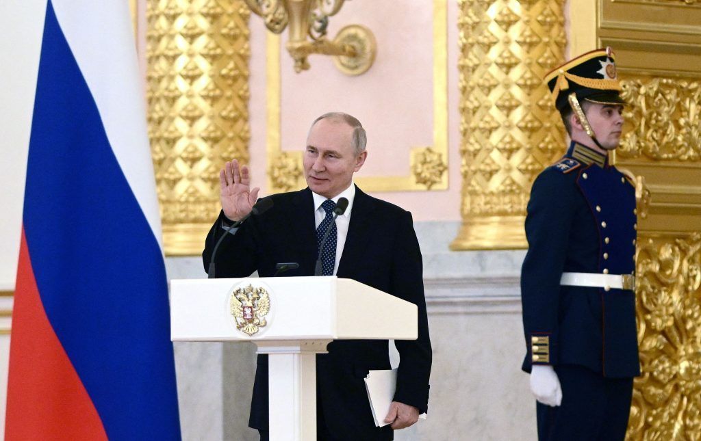 &#8220;Das war&#8217;s&#8221;: Putins peinliche Prunksaal-Panne