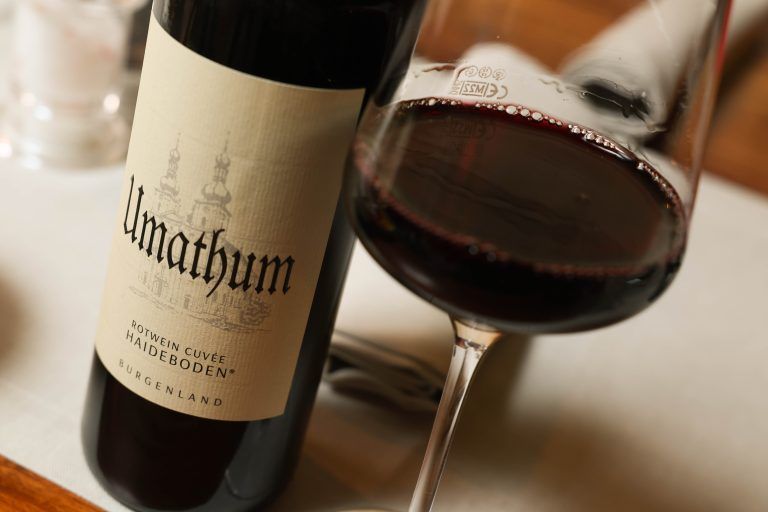 Zum Essen muss der Wein passen. <span class="copyright">Hartinger</span>