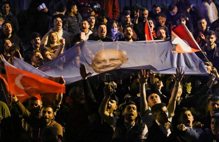 Die Anhänger von Kemal Kiliçdaroglu feierten das Wahlergebnis. <span class="copyright">REUTERS/Yves Herman</span>