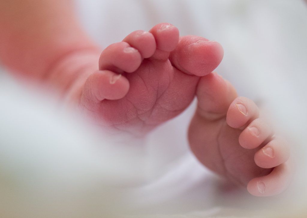 Schwer verletzt: Baby zwei Mal geschüttelt