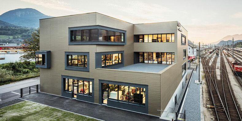 Spiegel Fassadenbau: Nur noch eine Spitze