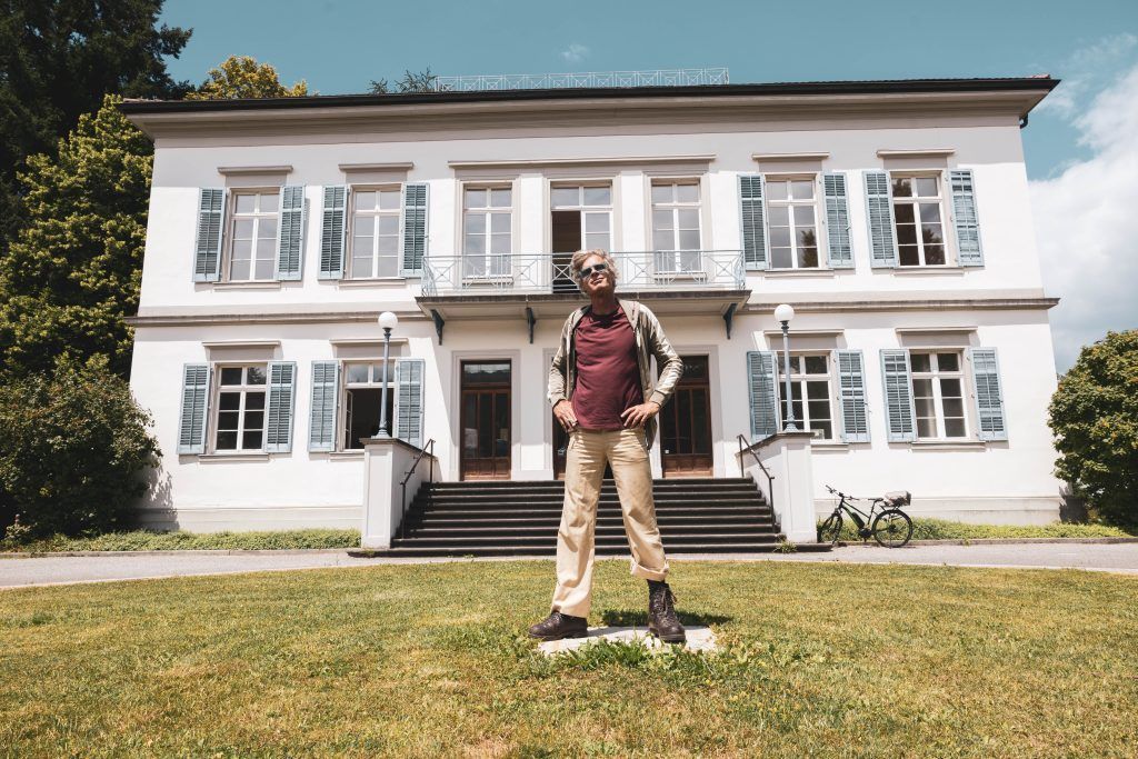 Uwe Jäntsch und das 120-Kisten-Bier-Kunstwerk