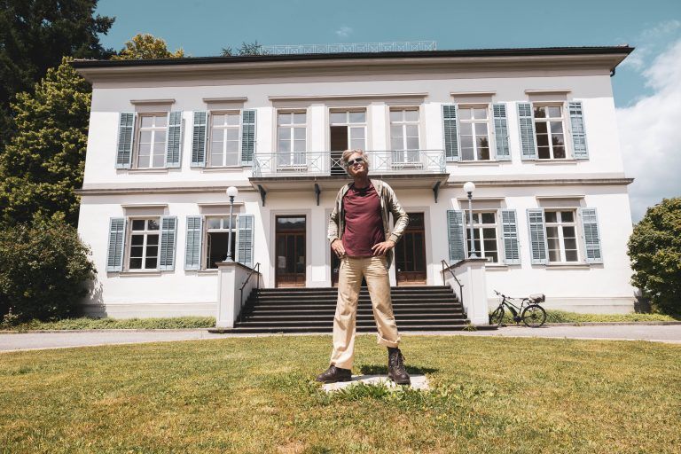 Das Palais Thurn &amp; Taxis wird von Uwe Jäntsch bespielt – im Park lässt er spielen.<br><span class="copyright">Klaus Hartinger</span>
