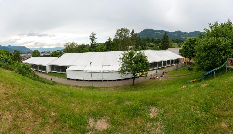 Rund 1200 Personen bietet das Festzelt im Ortszentrum von Schlins Platz.<span class="copyright"> Stiplovsek</span>