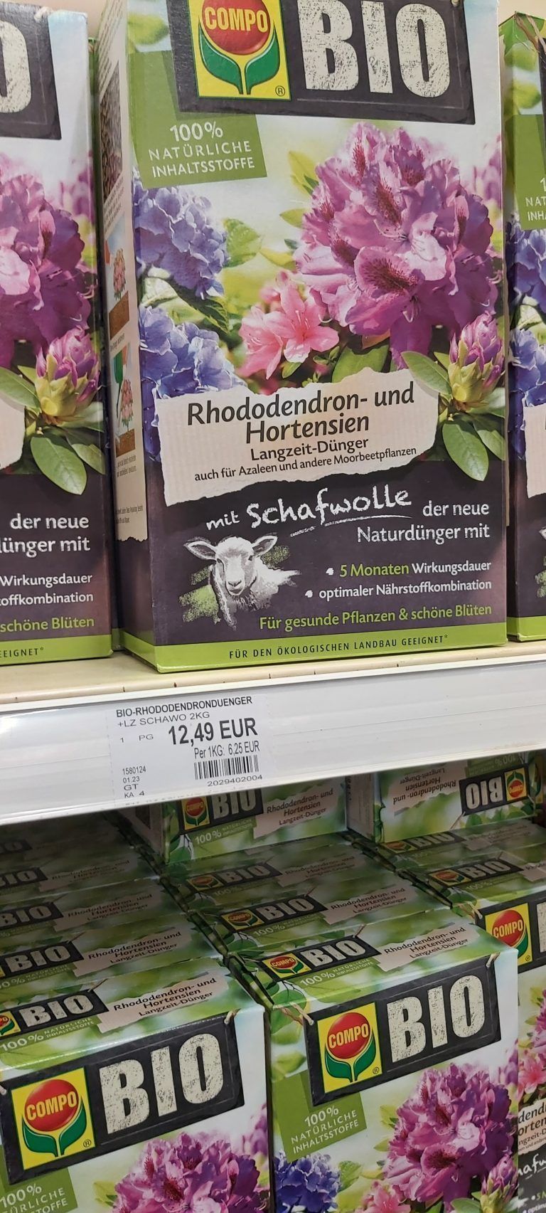 Die gleiche Packung Hortensiendünger kostet bei Baywa 2,50 Euro weniger als bei Obi.