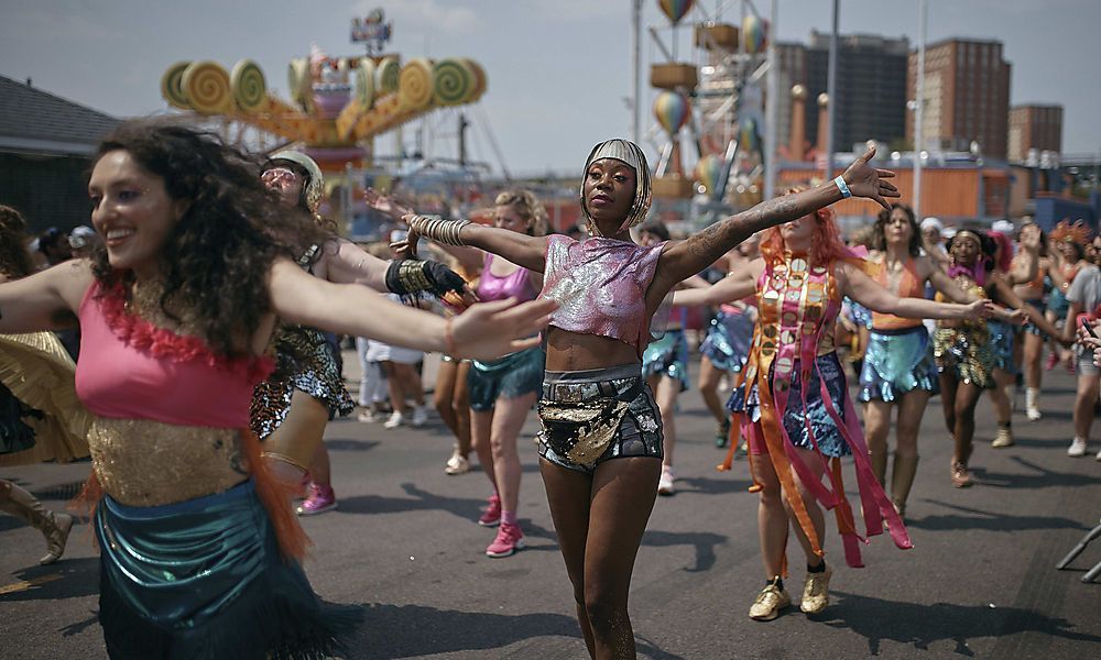 Tausende Menschen feierten alljährliche &#8220;Mermaid Parade&#8221;