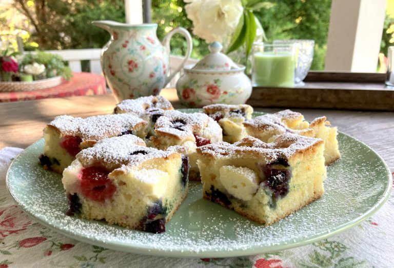 Ein wundervoller einfach Kuchen mit frischen Beeren. <span class="copyright">Hagen</span>