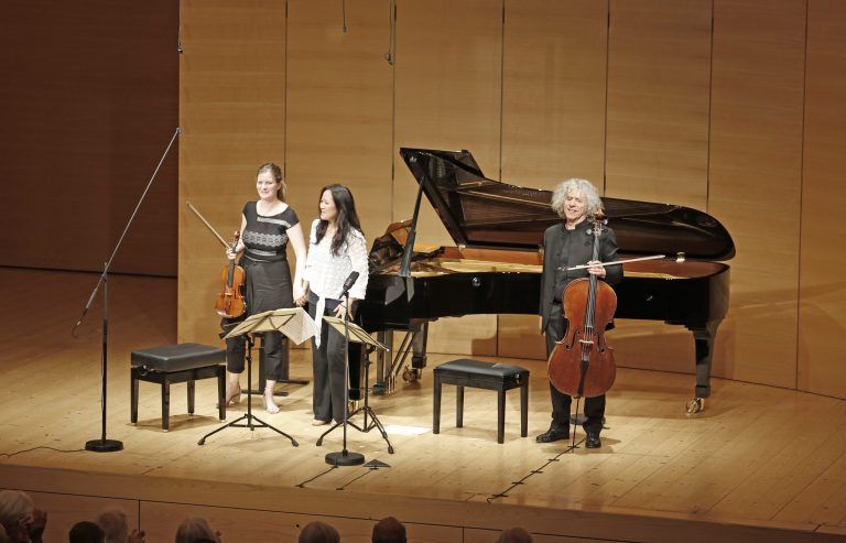 Veronika Eberle, Connie Shih und Steven Isserlis begeisterten bei ihrem Schubertiade-Debüt. <span class="copyright">Schubertiade/sprenger</span>