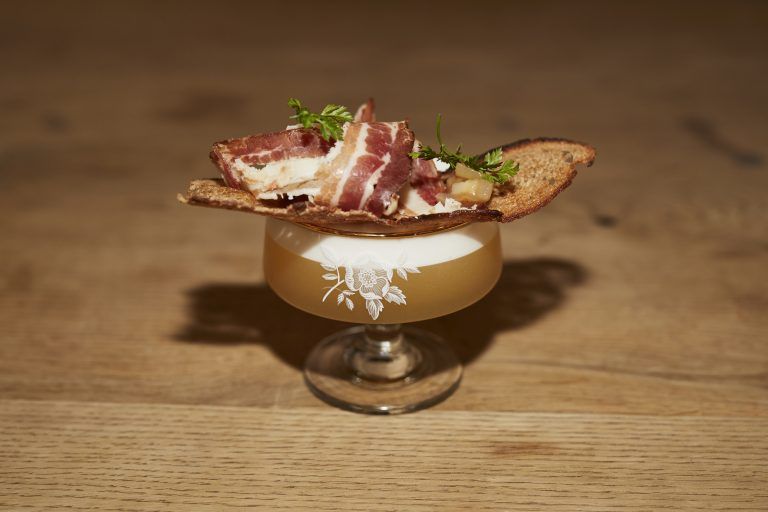 Im Glas oder auf dem Glas landet auch mal etwas Unerwartetes, was es nicht an jeder Bar gibt. <br><span class="copyright">Sophie Kirchner</span>