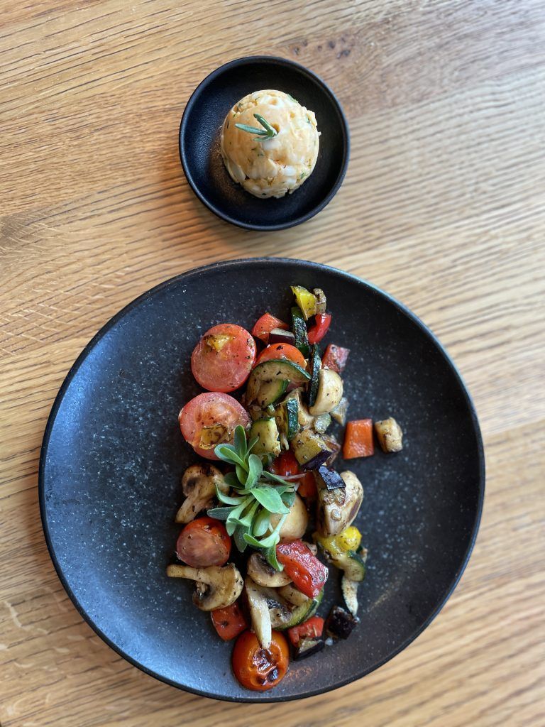 Alles frisch, inklusive selbstgemachter Kräuterbutter. <span class="copyright">Hummer</span><span class="copyright"></span><span class="copyright"></span><span class="copyright"></span><span class="copyright"></span><span class="copyright"></span><span class="copyright"></span><span class="copyright"></span><span class="copyright"></span><span class="copyright"></span><span class="copyright"></span><span class="copyright"></span><span class="copyright"></span><span class="copyright"></span>