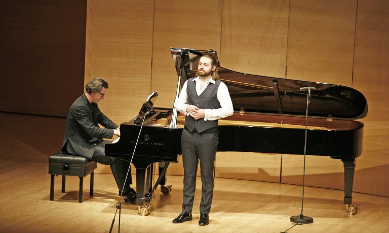 Der 30-jährige deutsch-rumänische Bariton Konstantin Krimmel und sein Begleiter Daniel Heide. <span class="copyright">Schubertiade</span>
