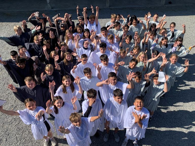 Auch Lustenauer Volksschulkinder spielen mit. <span class="copyright">Theater Mutante</span>