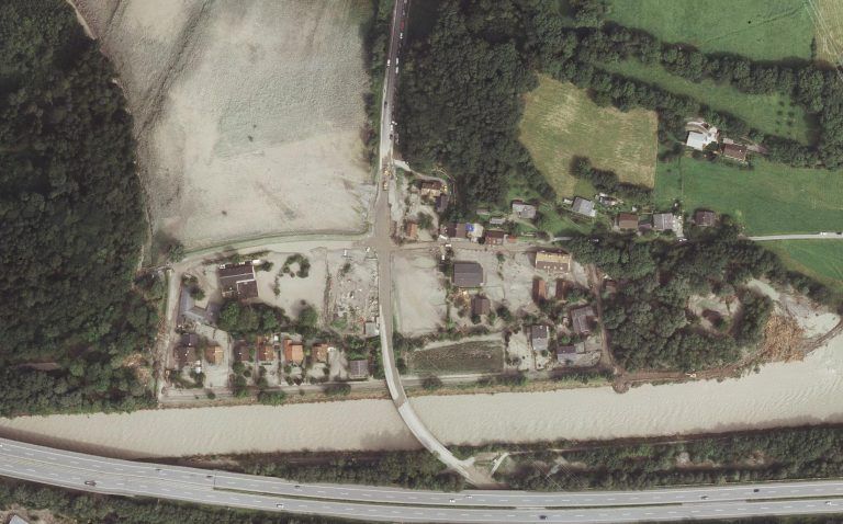 Kurz nach dem Hochwasser 2005 stehen die Häuser im Schildried noch.<span class="copyright">VOIGS</span>