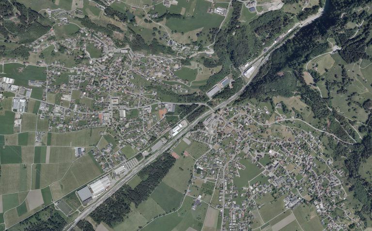 Auf dem Bild von 2020 sind Industriegebiete zu sehen wo früher Wald stand. <span class="copyright">VOIGS</span>