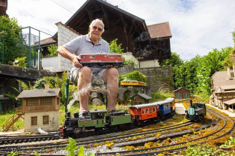 Die selbstgebaute Modelleisenbahn in seinem Garten in Bregenz erweitert Horst Lange seit 1993 kontinuierlich.<span class="copyright">Klaus Hartinger</span>