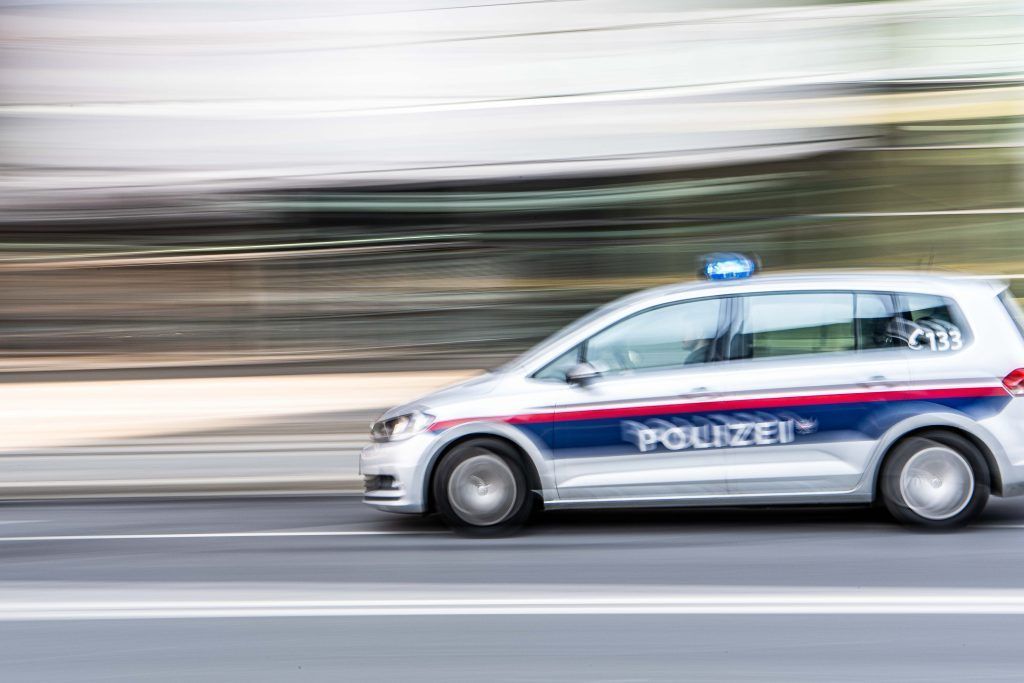 Mann raste mit 100 km/h durchs Ortsgebiet