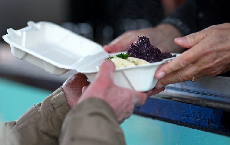 Die Caritas versucht in vielen Ländern Europas zu helfen. <span class="copyright">REUTERS/LISI NIESNER</span>