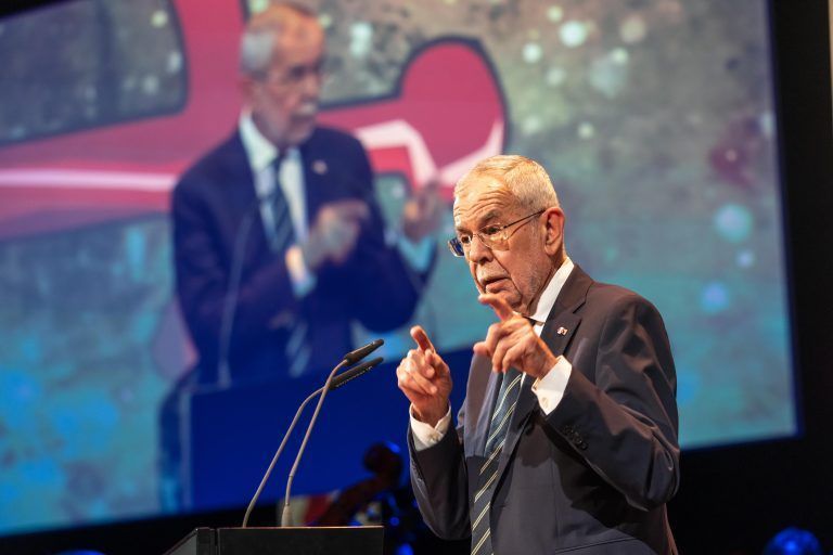 Bundespräsident Alexander Van der Bellen kritisierte das populistische Denken und appellierte an die Politik für Lösungen zu kämpfen. <span class="copyright">HARTINGER</span>