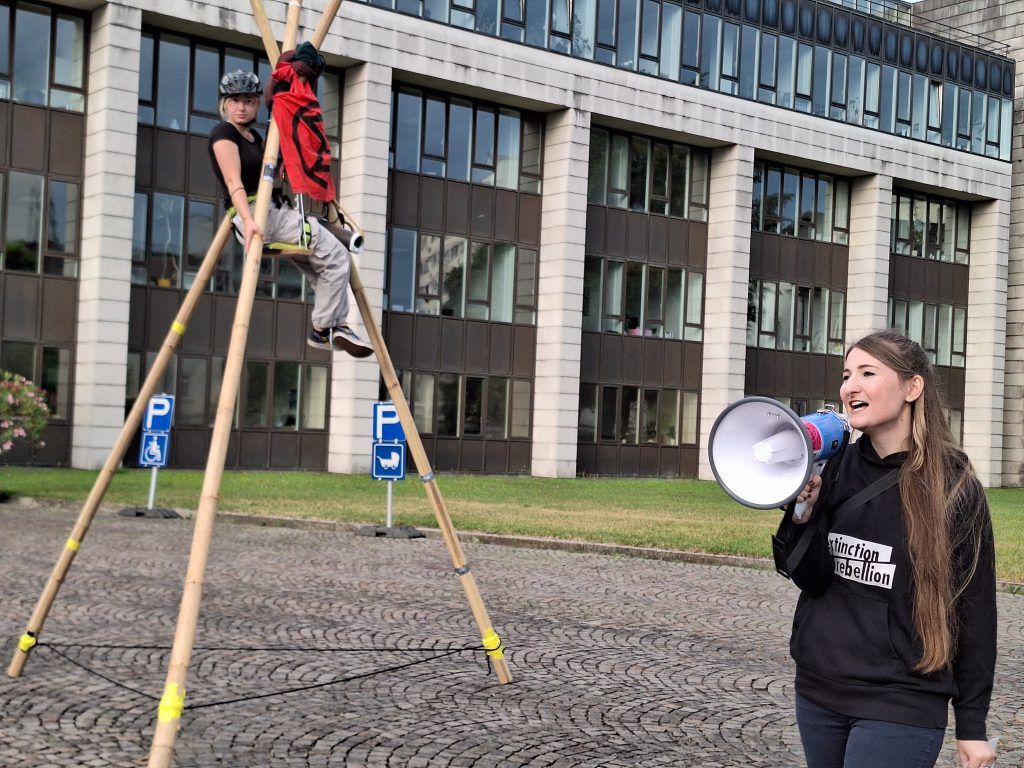 „Extinction Rebellion“: Der pinke Wagen der Hoffnung