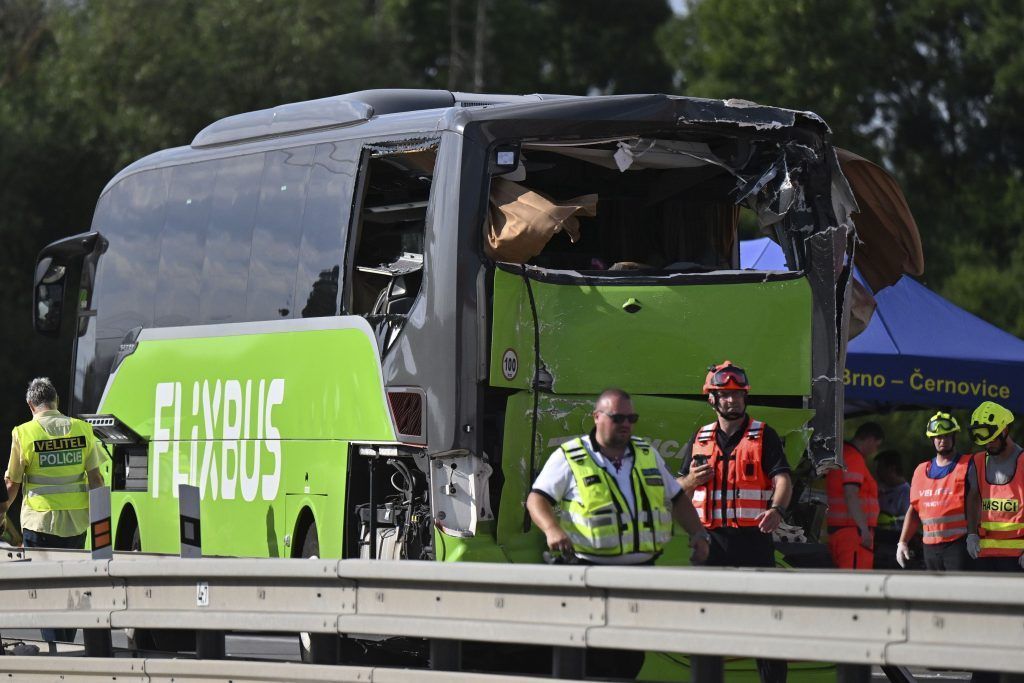 Mehr als 70 Verletzte bei Unfall mit zwei Bussen