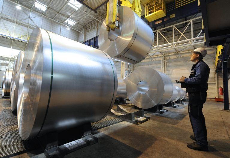 Die Maschinen- und Metallindustrie ist laut IV-Geschäftsführer Christian Zoll das "Flaggschiff der Vorarlberger Wirtschaft". <span class="copyright">Symbolbild/APA/Hans Klaus Techt</span>