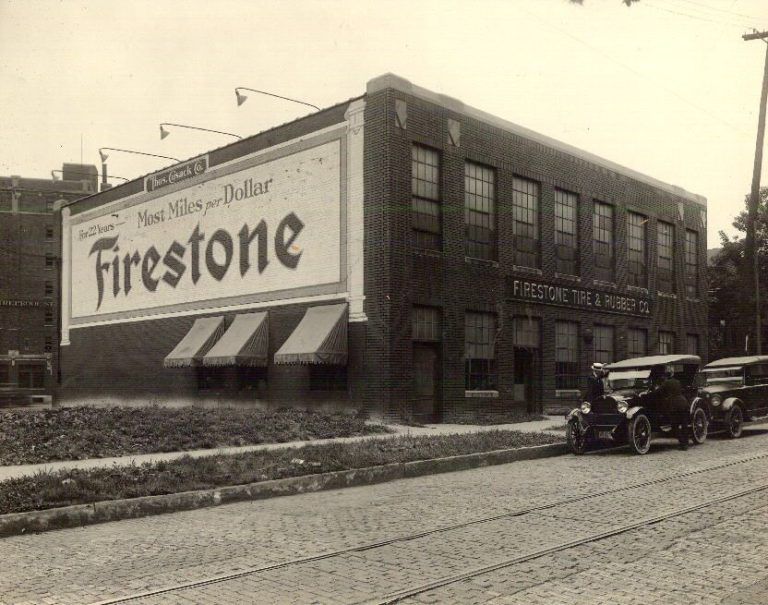 Die Fabrik im Jahr 1923. <span class="copyright">toledo-Lucas County Public Library/CC</span>