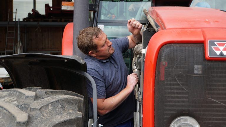 Wenn eine Maschine zu reparieren ist, macht das Christoph Fritsche. <span class="copyright">Ramona Pichler</span>
