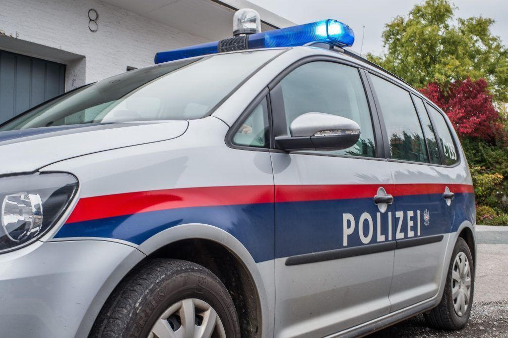 Mädchen auf Freibad-Gelände von Pkw überfahren
