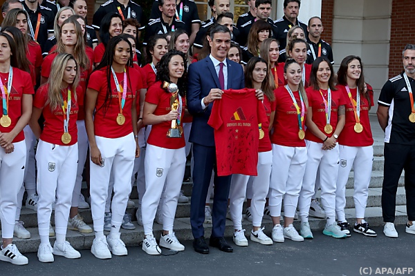 Spaniens Sanchez zu &#8220;Kuss-Gate&#8221;: Entschuldigung nicht genug